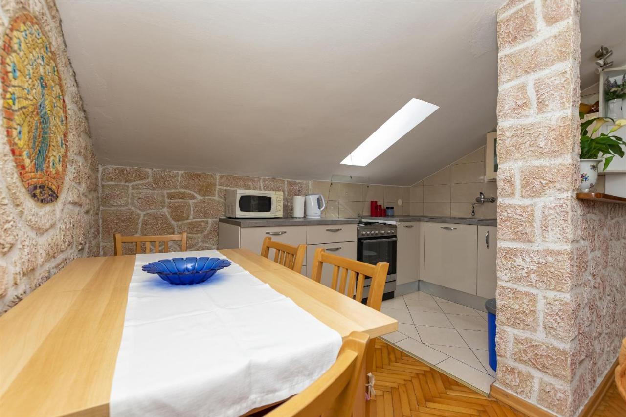 Apartment Ivanka Omiš Buitenkant foto