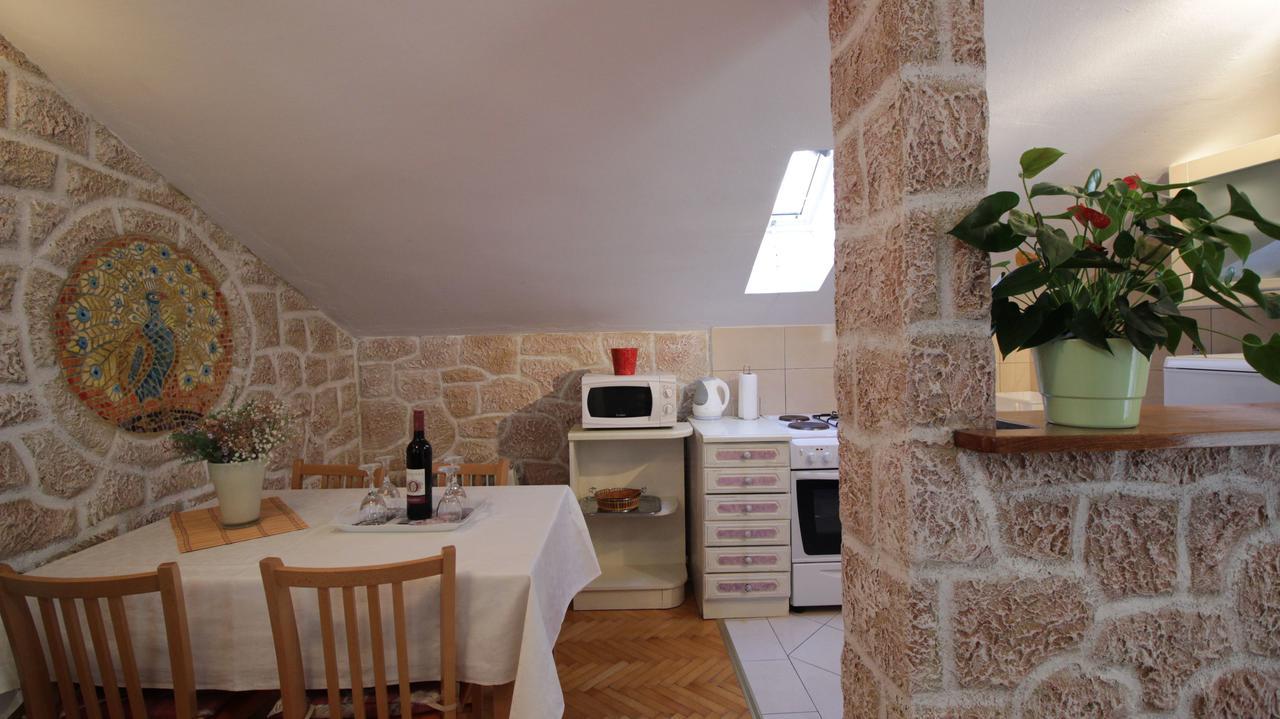 Apartment Ivanka Omiš Buitenkant foto