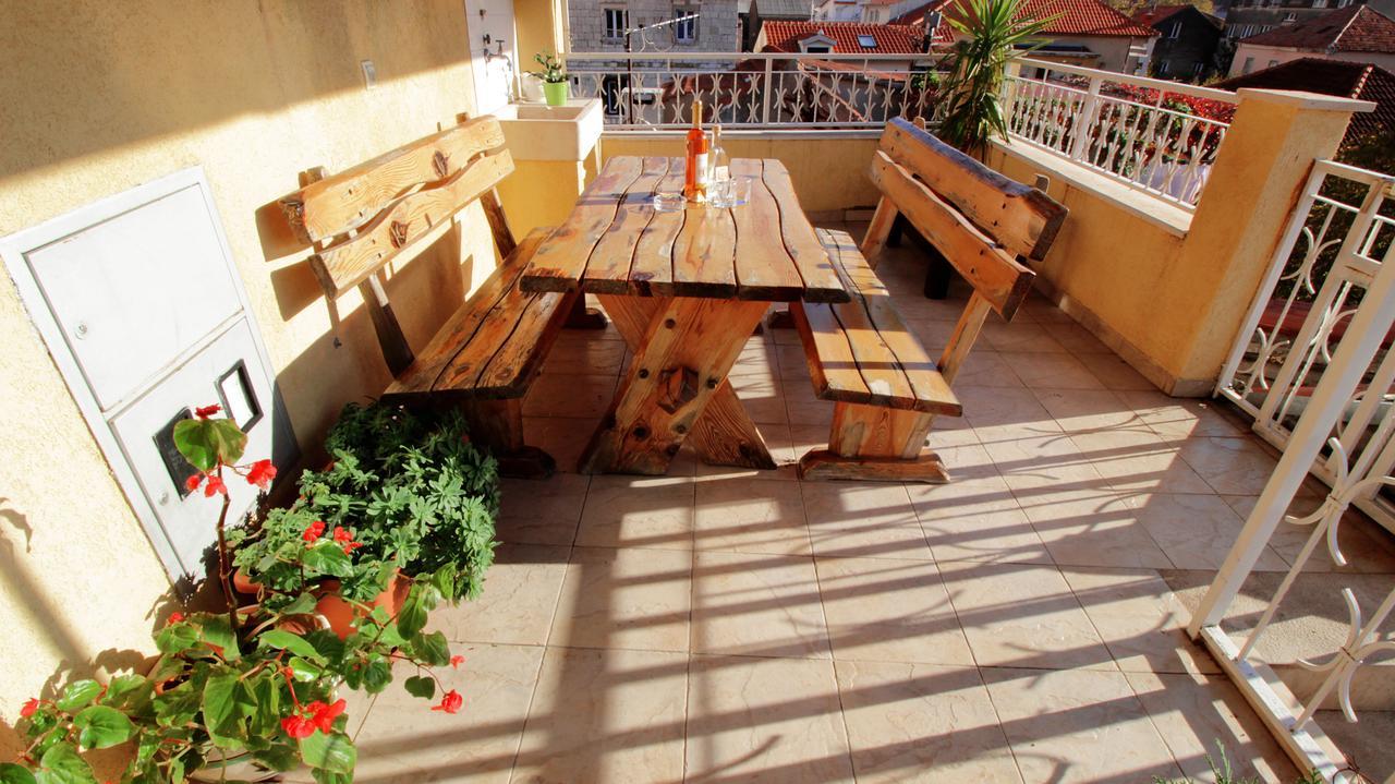 Apartment Ivanka Omiš Buitenkant foto