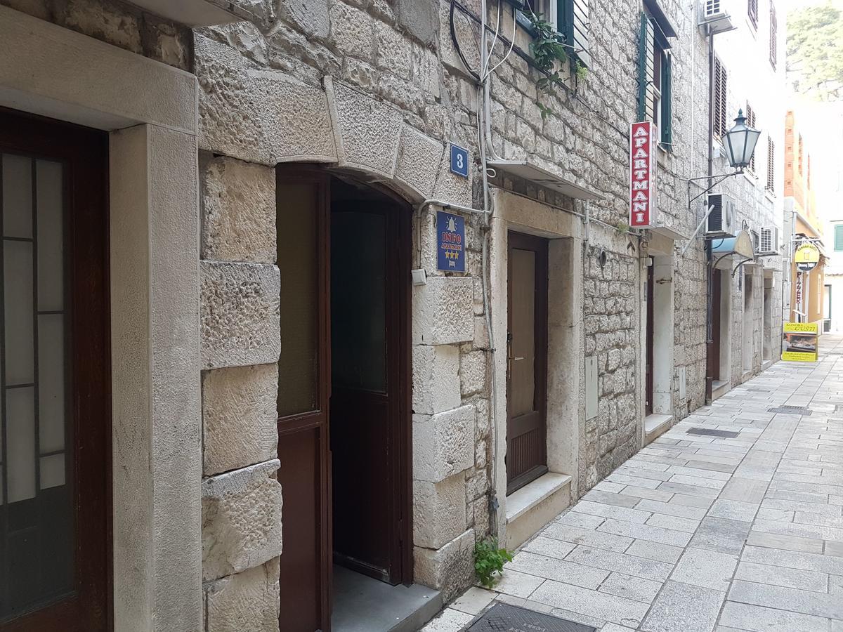 Apartment Ivanka Omiš Buitenkant foto